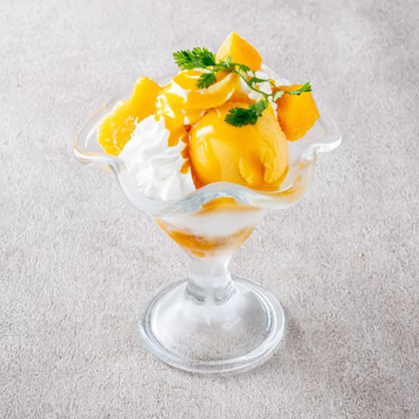 たっぷりマンゴーパフェ